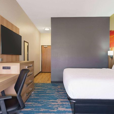 La Quinta Inn & Suites By Wyndham San Antonio Seaworld Lafb Eksteriør bilde