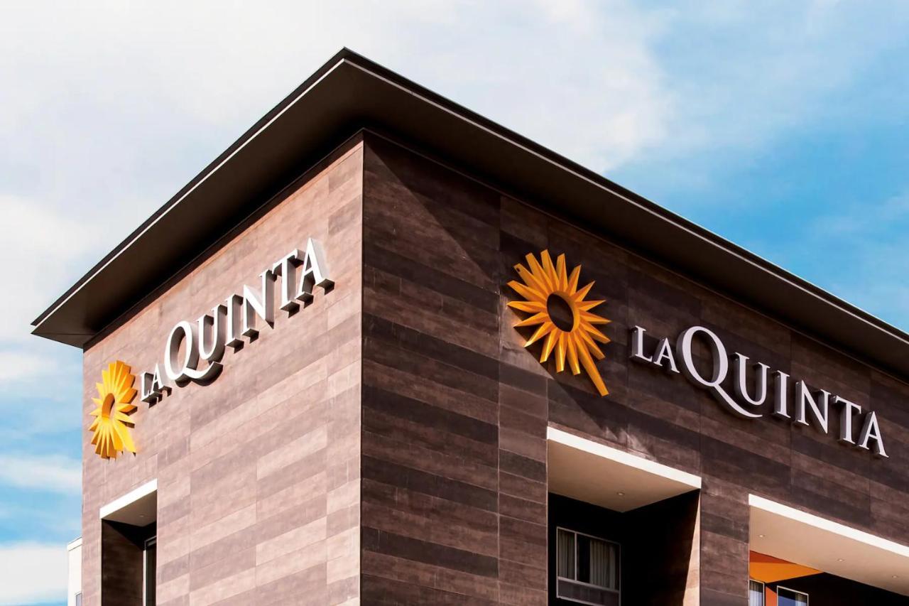 La Quinta Inn & Suites By Wyndham San Antonio Seaworld Lafb Eksteriør bilde