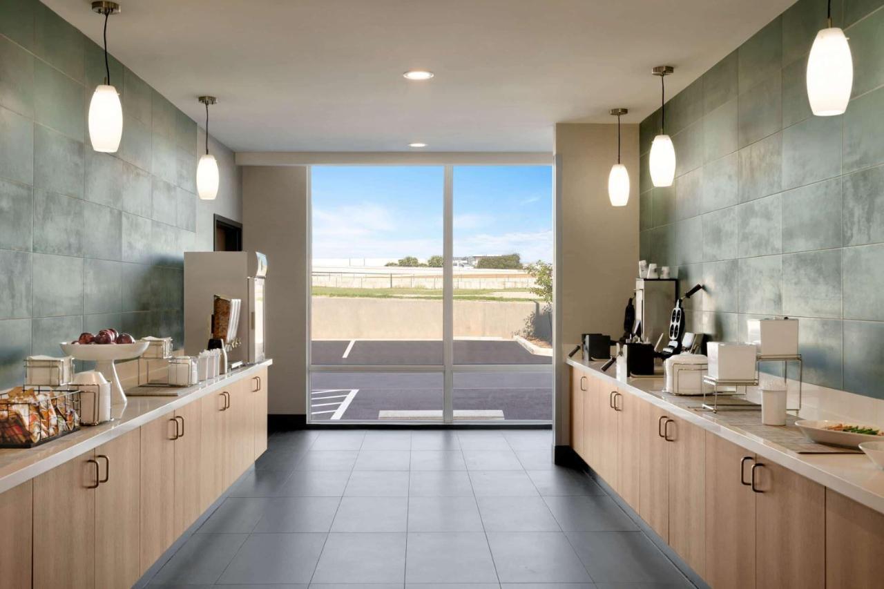 La Quinta Inn & Suites By Wyndham San Antonio Seaworld Lafb Eksteriør bilde