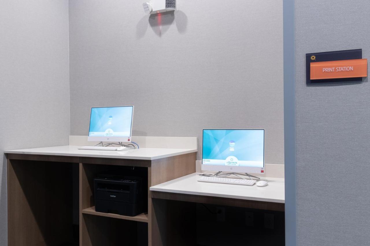 La Quinta Inn & Suites By Wyndham San Antonio Seaworld Lafb Eksteriør bilde