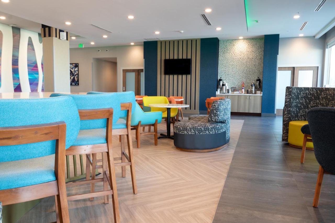 La Quinta Inn & Suites By Wyndham San Antonio Seaworld Lafb Eksteriør bilde