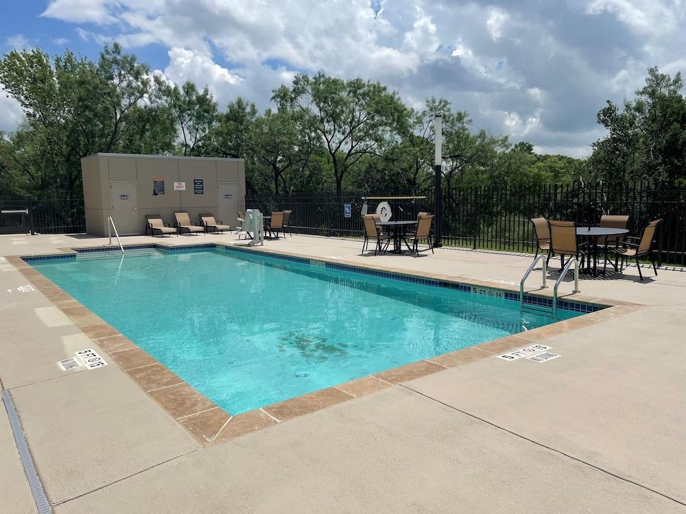 La Quinta Inn & Suites By Wyndham San Antonio Seaworld Lafb Eksteriør bilde