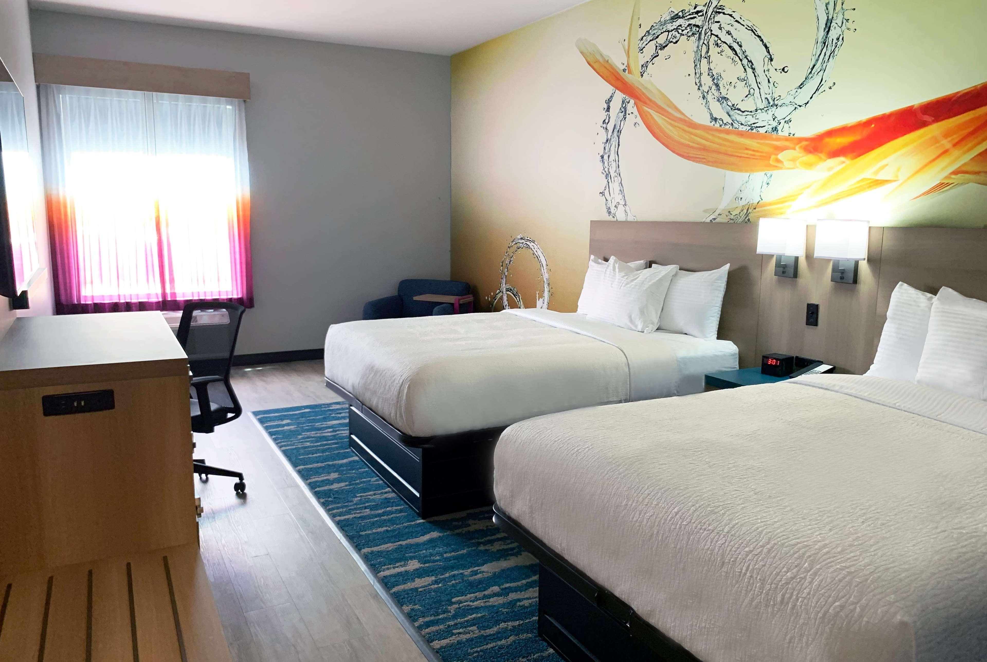 La Quinta Inn & Suites By Wyndham San Antonio Seaworld Lafb Eksteriør bilde