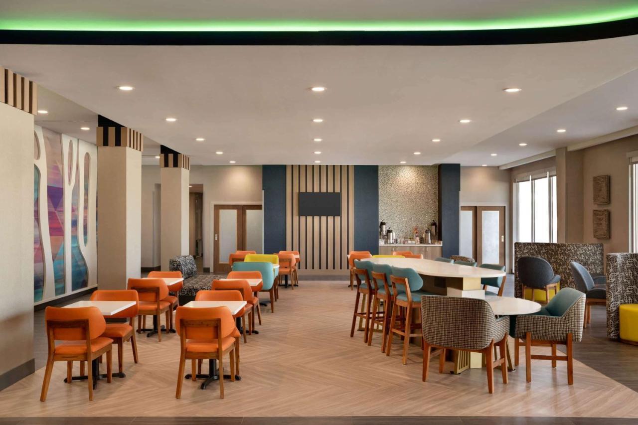 La Quinta Inn & Suites By Wyndham San Antonio Seaworld Lafb Eksteriør bilde