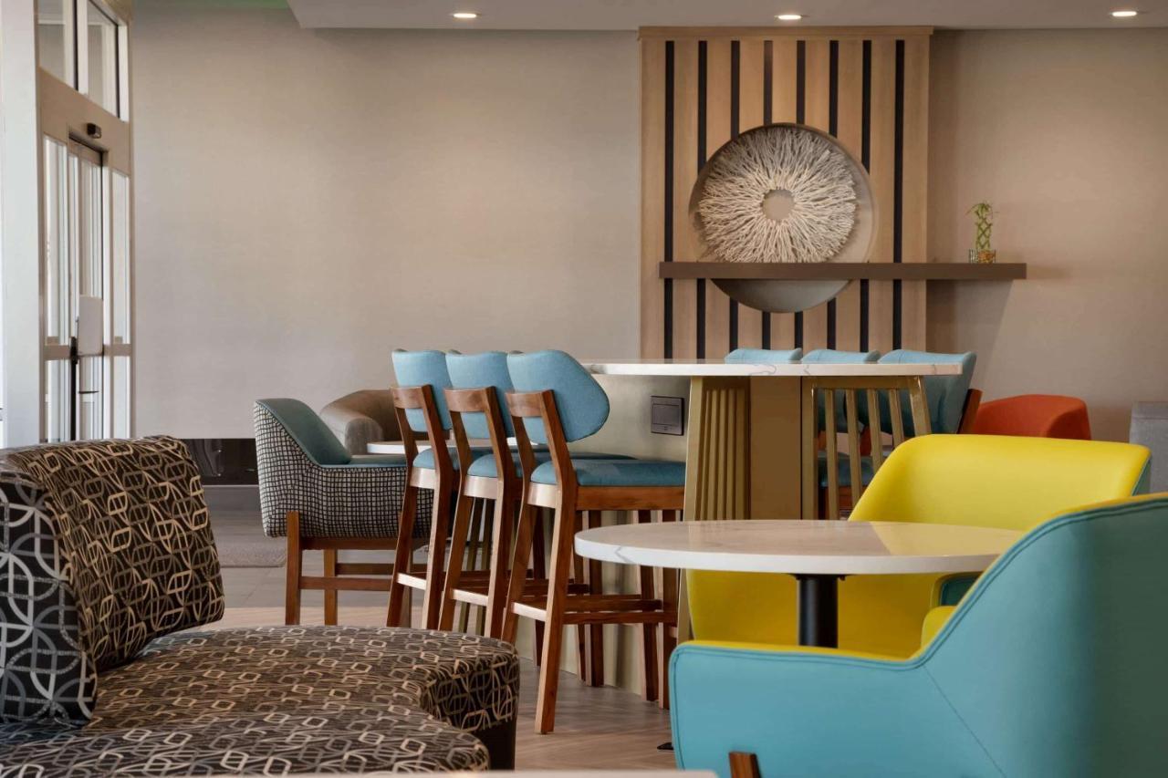 La Quinta Inn & Suites By Wyndham San Antonio Seaworld Lafb Eksteriør bilde