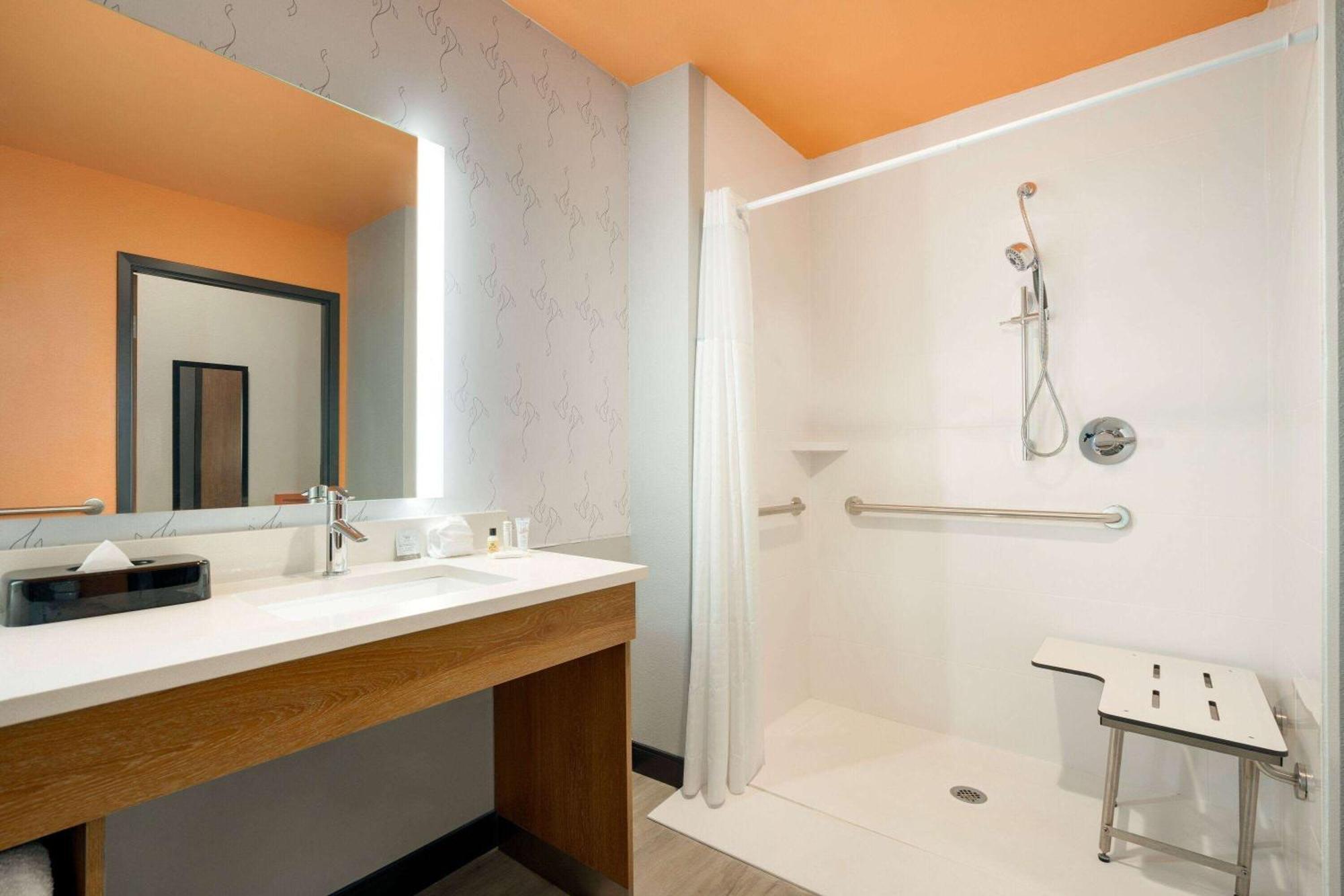 La Quinta Inn & Suites By Wyndham San Antonio Seaworld Lafb Eksteriør bilde