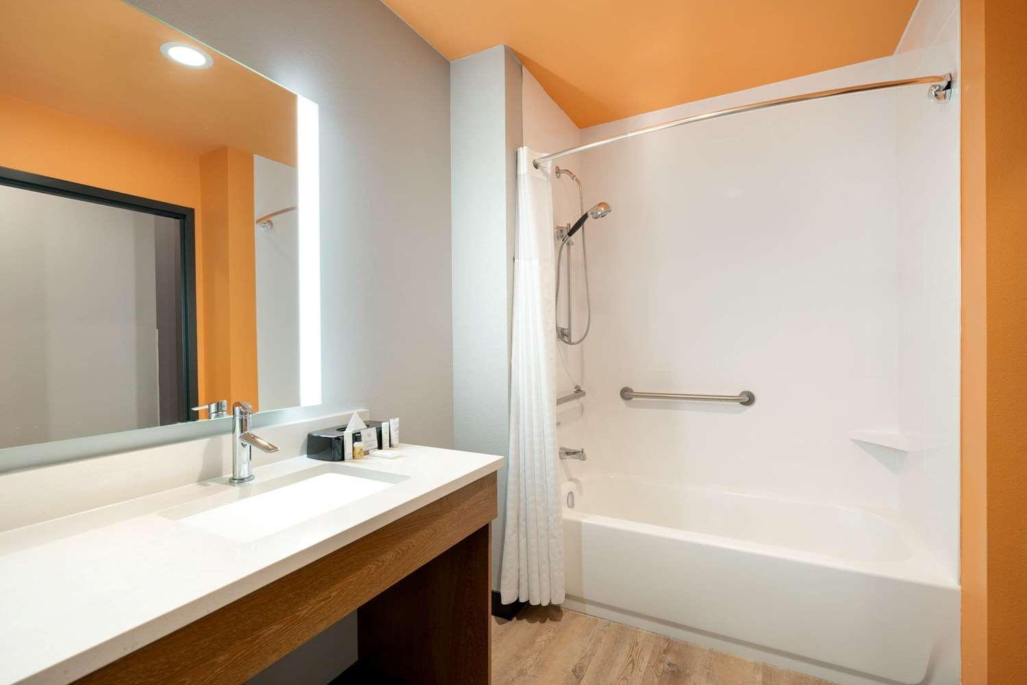 La Quinta Inn & Suites By Wyndham San Antonio Seaworld Lafb Eksteriør bilde